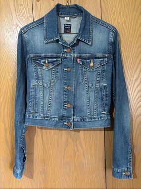 Levi’ Classic Light Blue Denim Jacket - Small cotton button cropped